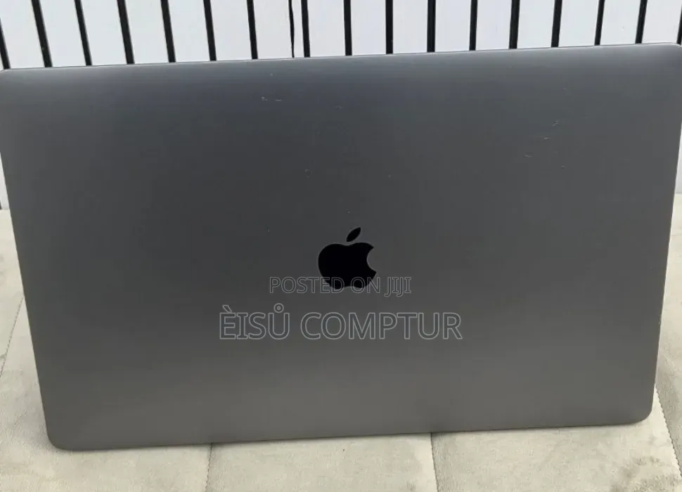 New Laptop Apple MacBook Pro 2019 16GB Intel Core i9 SSD 512GB
