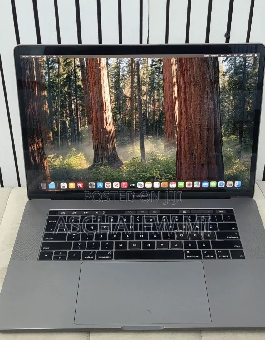 New Laptop Apple MacBook Pro 2019 16GB Intel Core i9 SSD 512GB