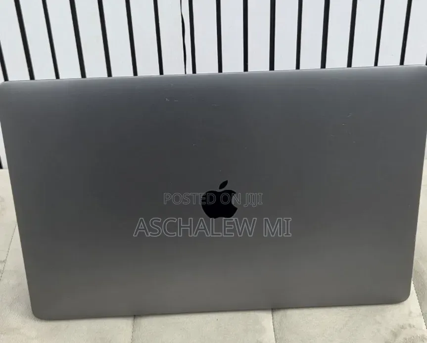 New Laptop Apple MacBook Pro 2019 16GB Intel Core i9 SSD 512GB
