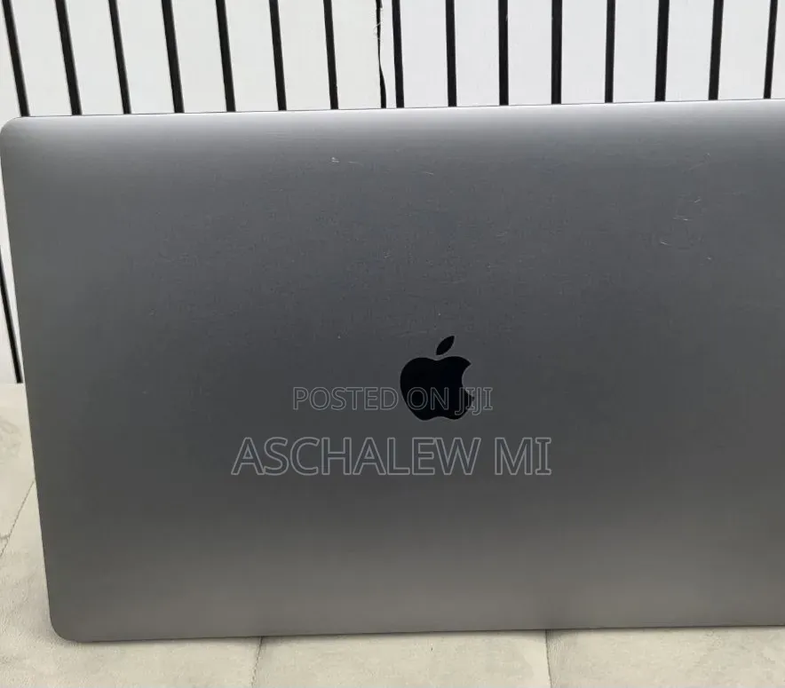 New Laptop Apple MacBook Pro 2019 16GB Intel Core i9 SSD 512GB