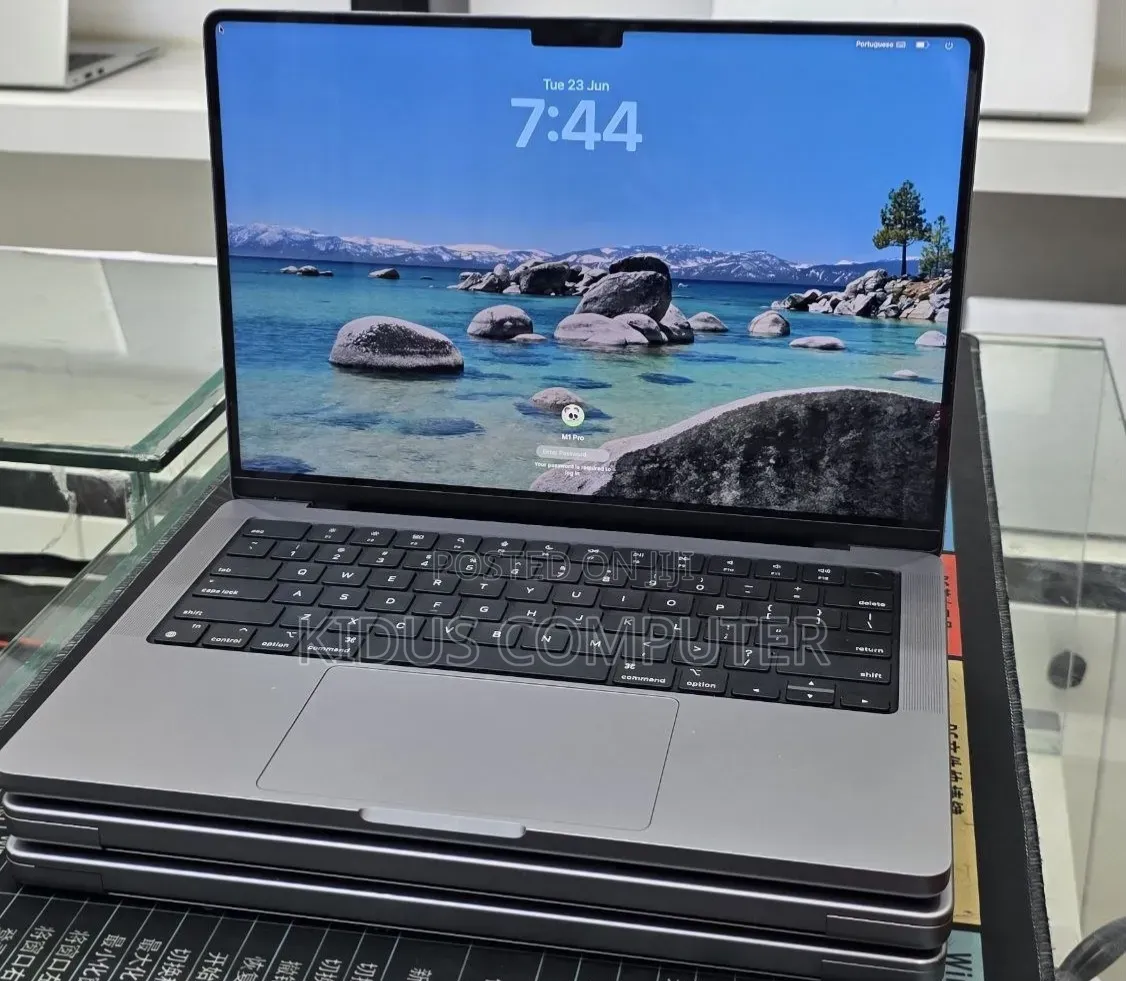 New Laptop Apple MacBook Pro 2020 M1 32GB Apple M1 SSD 512GB