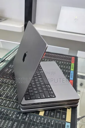 New Laptop Apple MacBook Pro 2020 M1 32GB Apple M1 SSD 512GB