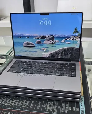 New Laptop Apple MacBook Pro 2020 M1 32GB Apple M1 SSD 512GB