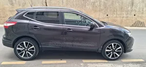 Nissan Qashqai 2017 Brown