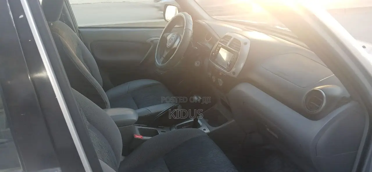 Toyota RAV4 Base FWD 2001 Silver