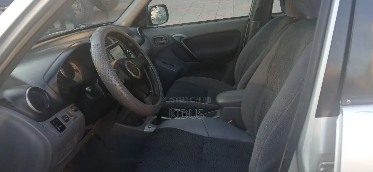 Toyota RAV4 Base FWD 2001 Silver
