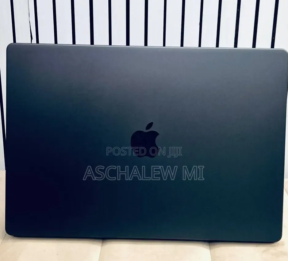 New Laptop Apple MacBook Pro 2023 M3 Pro 18GB Apple M3 Pro SSD 512GB