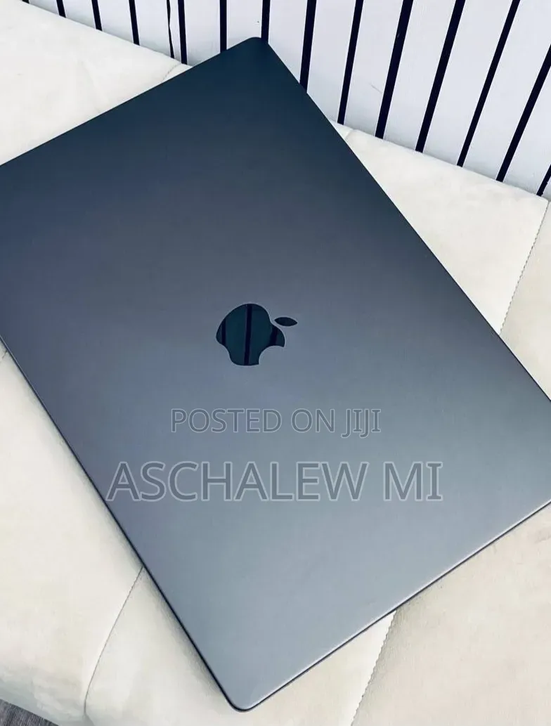 New Laptop Apple MacBook Pro 2023 M3 Pro 18GB Apple M3 Pro SSD 512GB