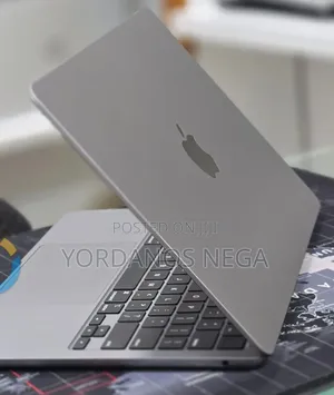 New Laptop Apple MacBook Air 2022 M2 8GB Apple M2 SSD 256GB