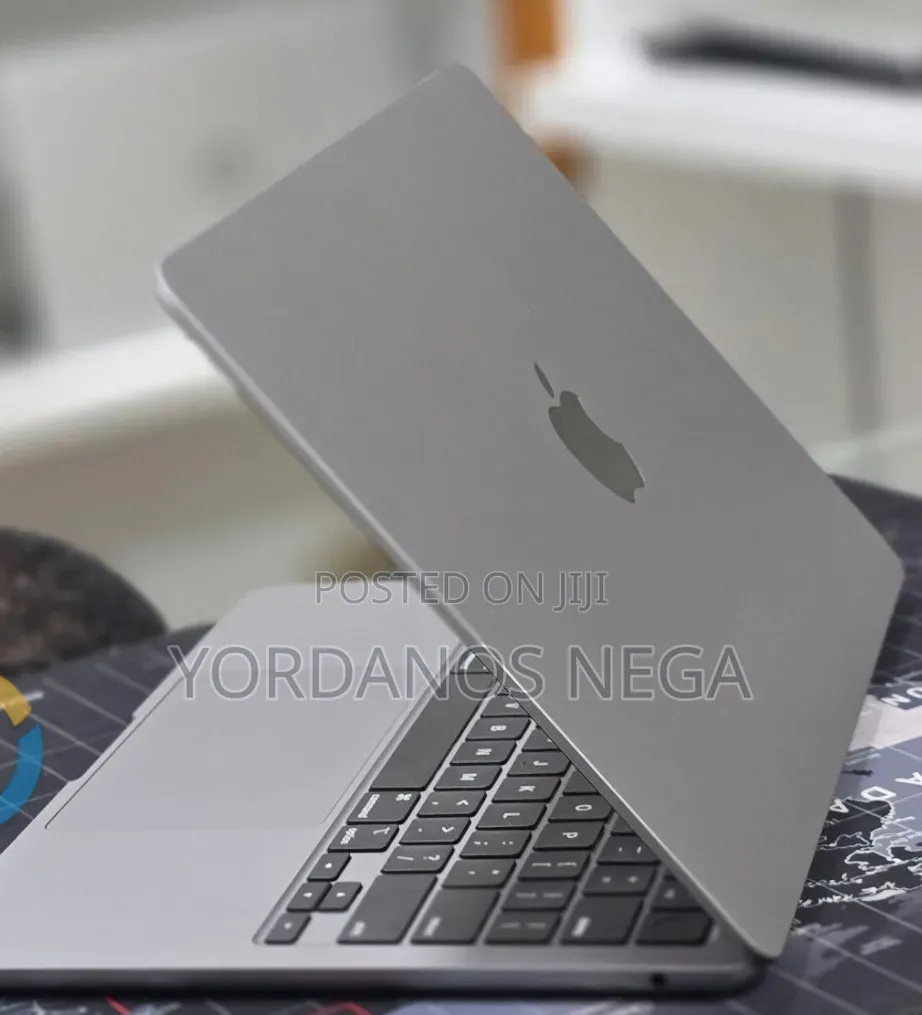 New Laptop Apple MacBook Air 2022 M2 8GB Apple M2 SSD 256GB