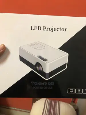 Photo - የአለም ዋንጫን በትልቅ እስክሪን ይመልከቱ New 2022 Model ከቤተሰቦ ጋር