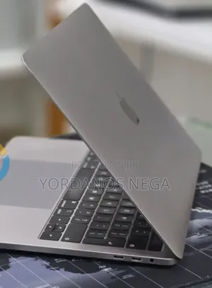 New Laptop Apple MacBook Pro 2019 16GB Intel Core i7 SSD 512GB