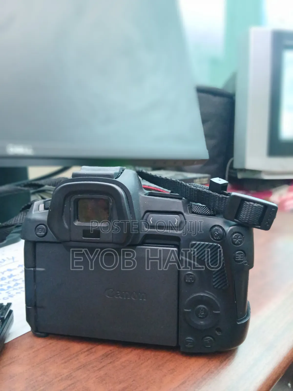 Canon EOS R + RF 24-105mm Silver + RF 50mm F/1.8 + Battery Chargers