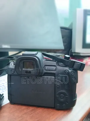 Canon EOS R + RF 24-105mm Silver + RF 50mm F/1.8 + Battery Chargers