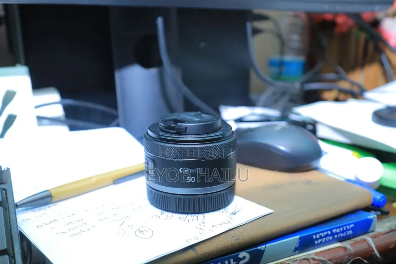 Canon EOS R + RF 24-105mm Silver + RF 50mm F/1.8 + Battery Chargers