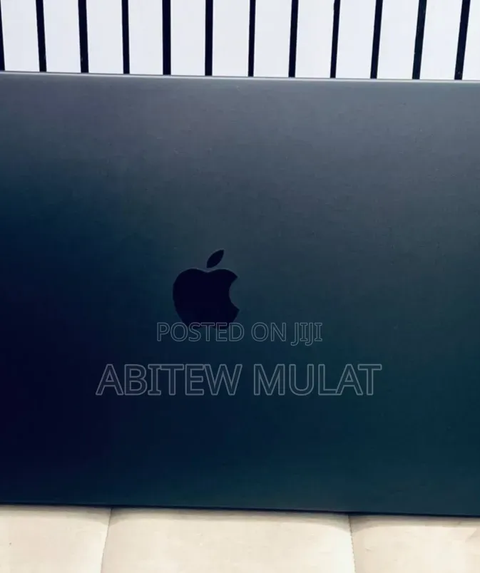 New Laptop Apple MacBook Pro 2023 M3 18GB Apple M3 Pro SSD 512GB