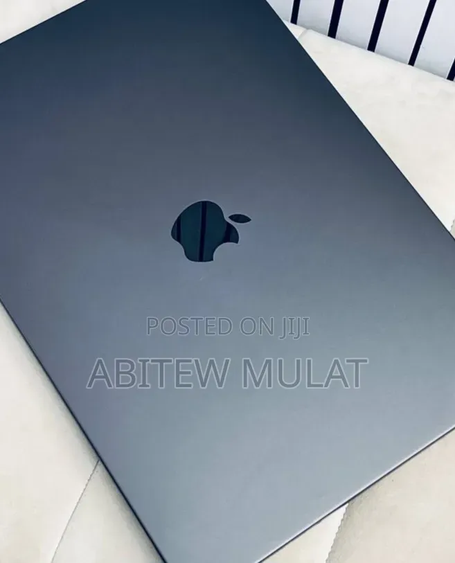 New Laptop Apple MacBook Pro 2023 M3 18GB Apple M3 Pro SSD 512GB