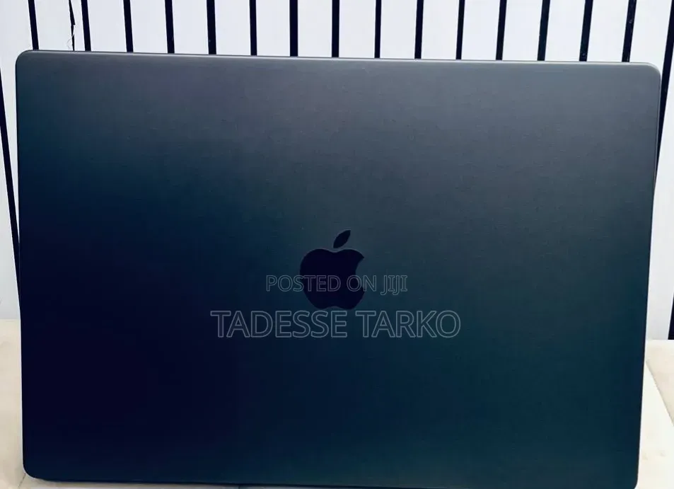 New Laptop Apple MacBook Pro 2023 M3 18GB Apple M3 Pro SSD 512GB
