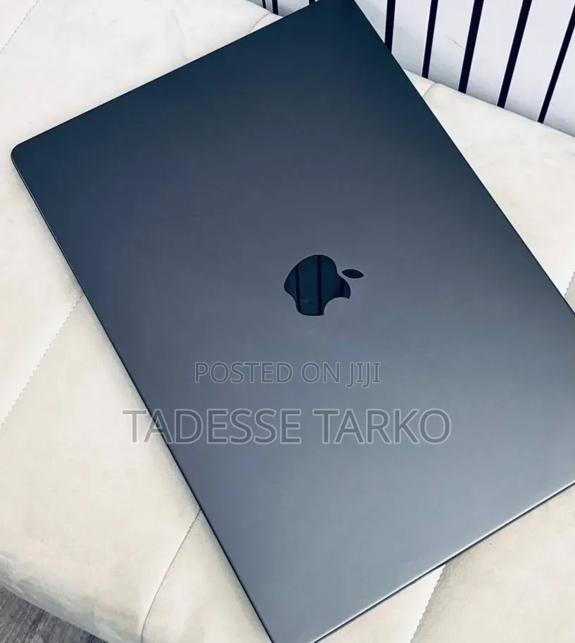 New Laptop Apple MacBook Pro 2023 M3 18GB Apple M3 Pro SSD 512GB