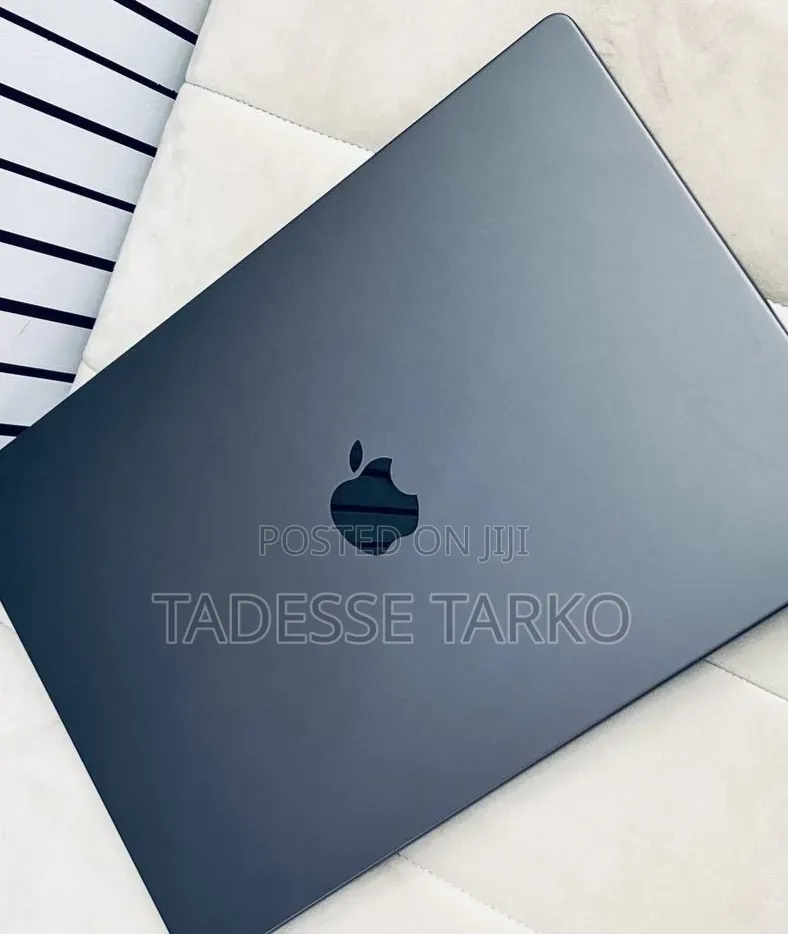 New Laptop Apple MacBook Pro 2023 M3 18GB Apple M3 Pro SSD 512GB
