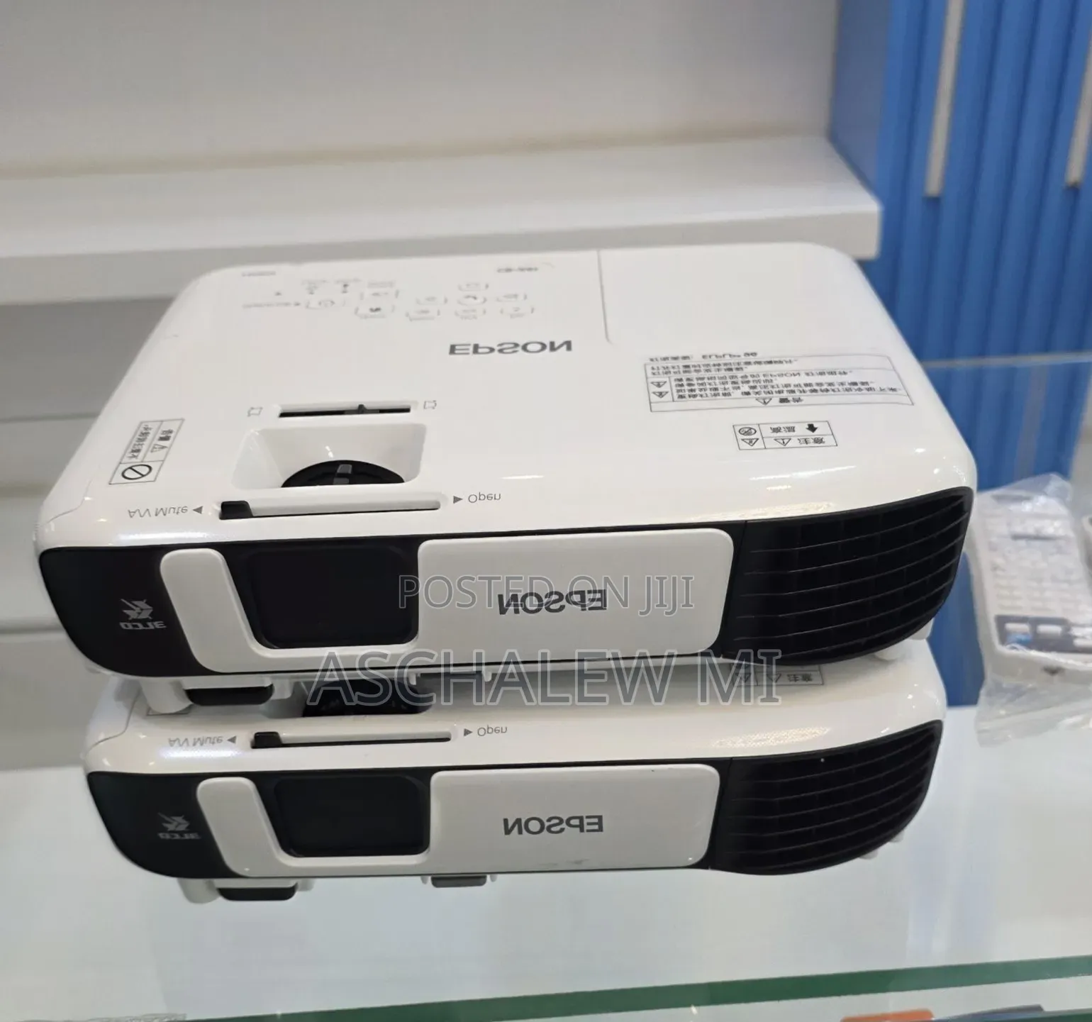 Epson CB-X41 Projector Specifications
• Brightness: 3,600 Lumens