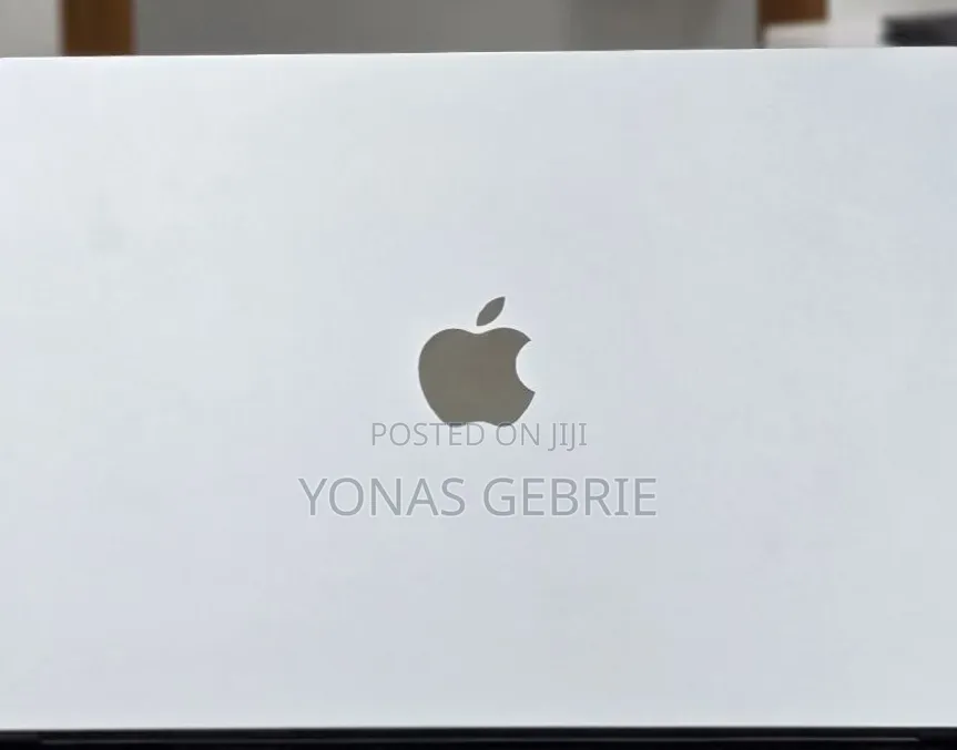New Laptop Apple MacBook 16GB Apple M5 SSD 512GB