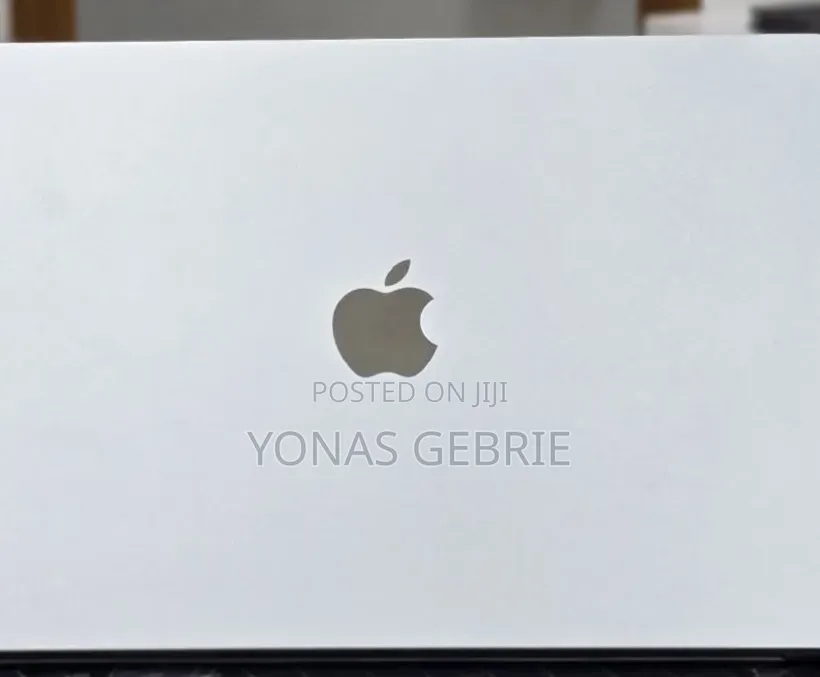 New Laptop Apple MacBook 16GB Apple M5 SSD 512GB