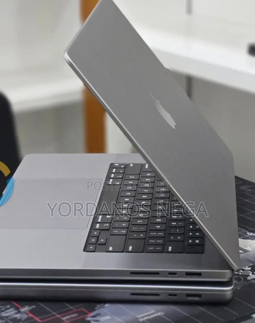 New Laptop Apple MacBook Pro 2021 M1 32GB Apple M1 Pro SSD 512GB