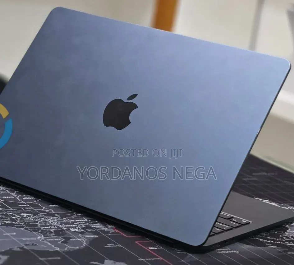 New Laptop Apple MacBook Air 2022 M2 16GB Apple M2 SSD 256GB