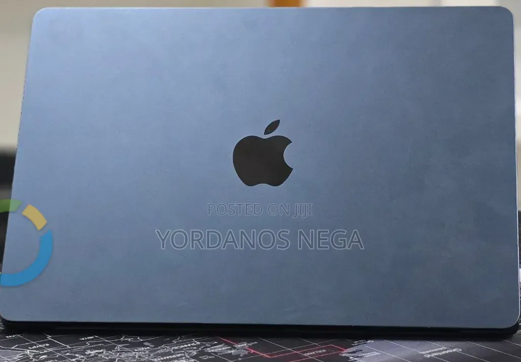 New Laptop Apple MacBook Air 2022 M2 16GB Apple M2 SSD 256GB