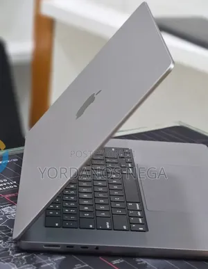New Laptop Apple MacBook Pro 2023 M2 16GB Apple M2 SSD 1T