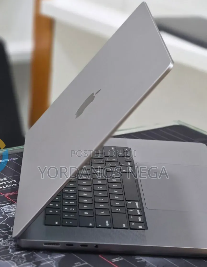 New Laptop Apple MacBook Pro 2023 M2 16GB Apple M2 SSD 1T