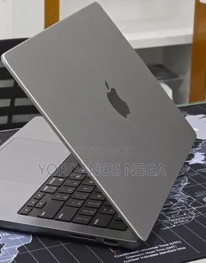 New Laptop Apple MacBook Pro 2023 M3 8GB Apple M3 SSD 512GB