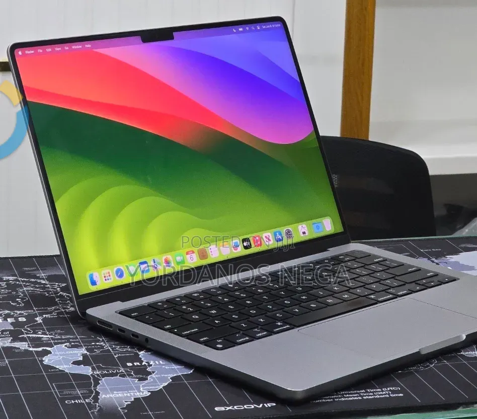 New Laptop Apple MacBook Pro 2023 M3 8GB Apple M3 SSD 512GB