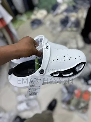 አሪፍ ክፍት ጫማዎች