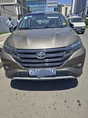 Toyota Rush 2021 Gold