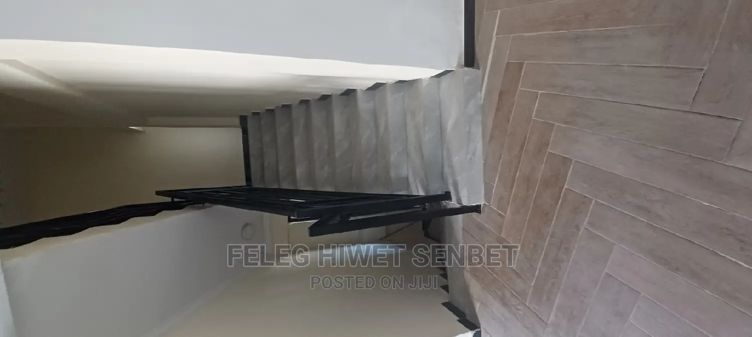 6bdrm House in አአ, Bole for sale