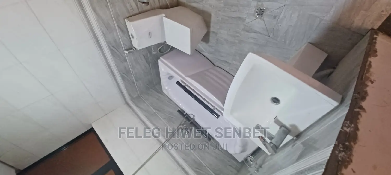 6bdrm House in አአ, Bole for sale