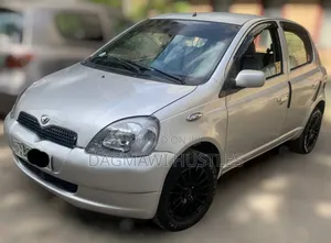 Toyota Vitz 2001 Silver
