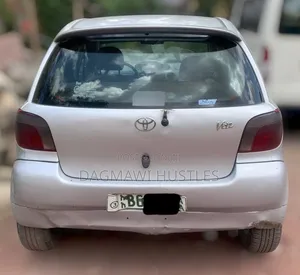 Toyota Vitz 2001 Silver
