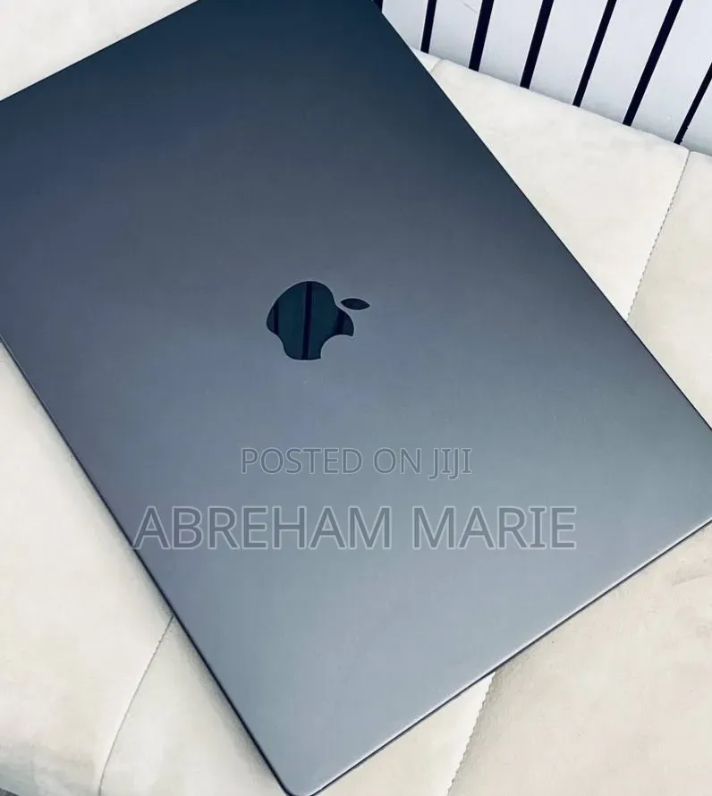 New Laptop Apple MacBook Pro 2023 M3 18GB Apple M3 Pro SSD 512GB