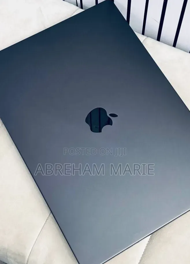 New Laptop Apple MacBook Pro 2023 M3 18GB Apple M3 Pro SSD 512GB