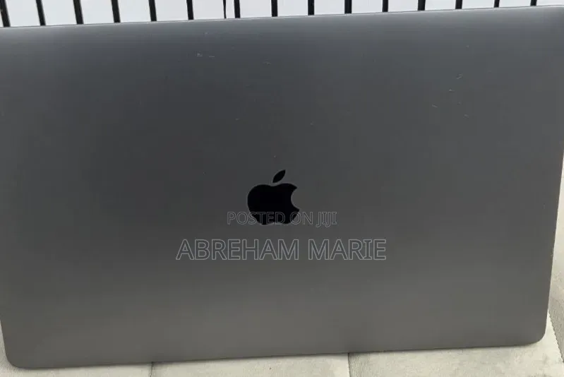 New Laptop Apple MacBook Pro 2019 16GB Intel Core i9 SSD 512GB