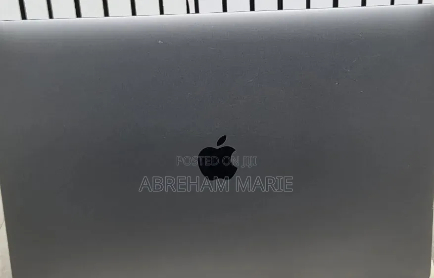 New Laptop Apple MacBook Pro 2019 16GB Intel Core i9 SSD 512GB