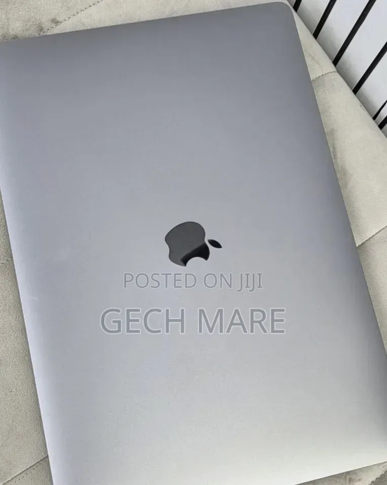 New Laptop Apple MacBook Pro 2019 16GB Intel Core i9 SSD 512GB