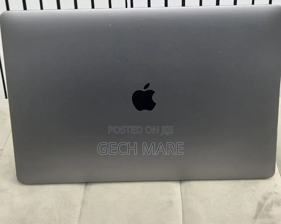 New Laptop Apple MacBook Pro 2019 16GB Intel Core i9 SSD 512GB