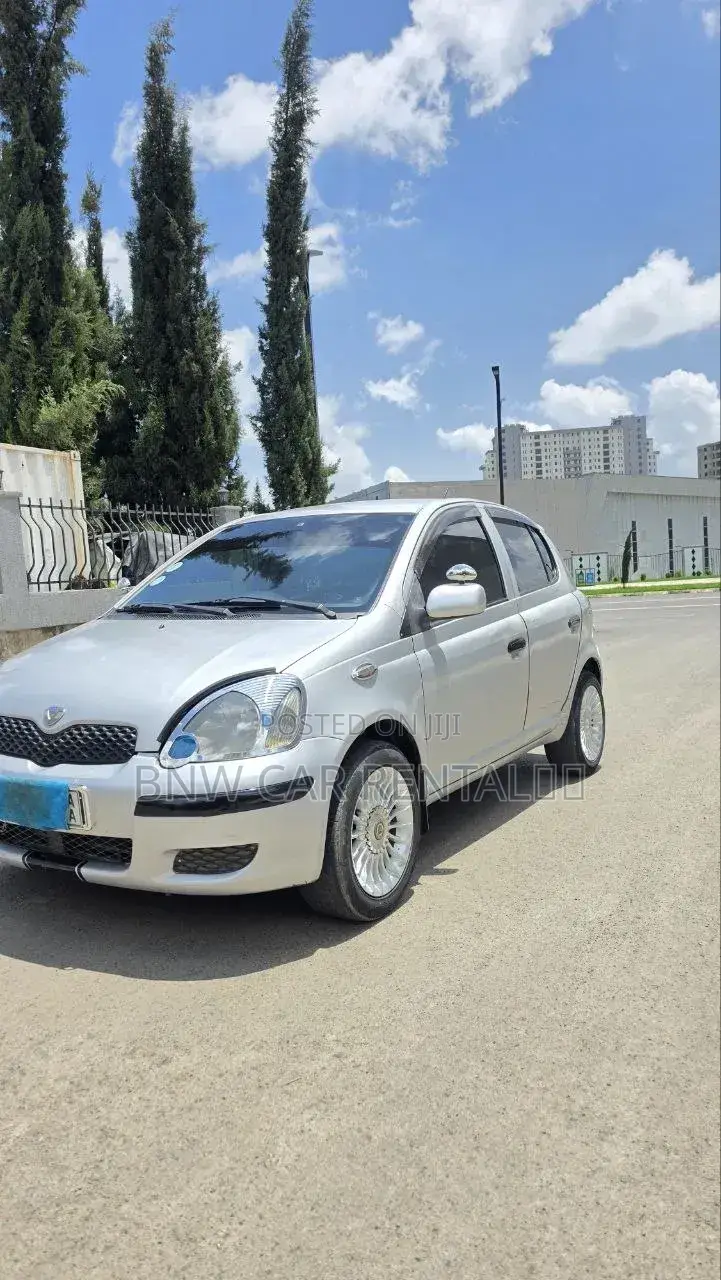 Toyota Vitz 2004 Silver