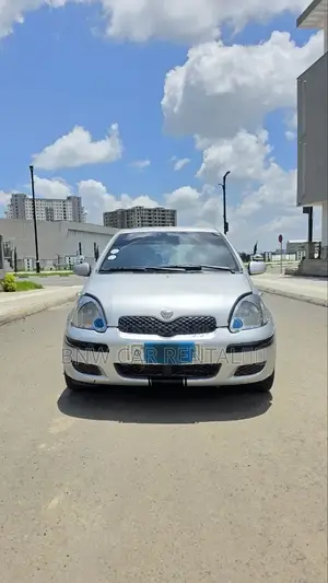 Toyota Vitz 2004 Silver