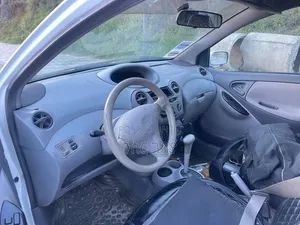 Toyota Platz 2001 White