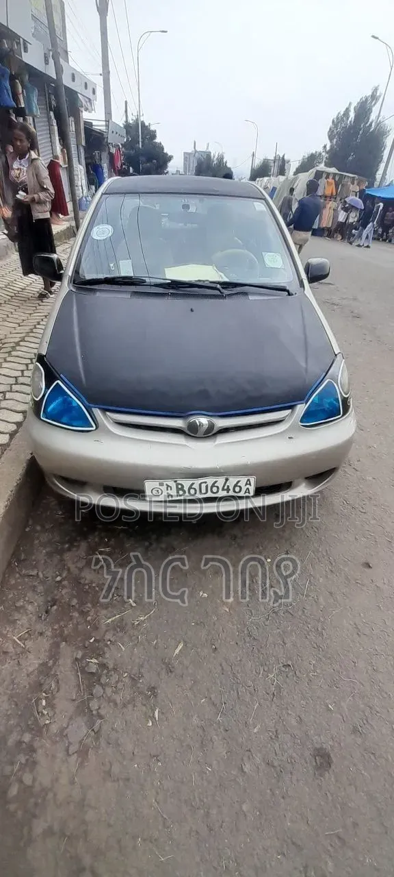 Toyota Platz 2005 Gold